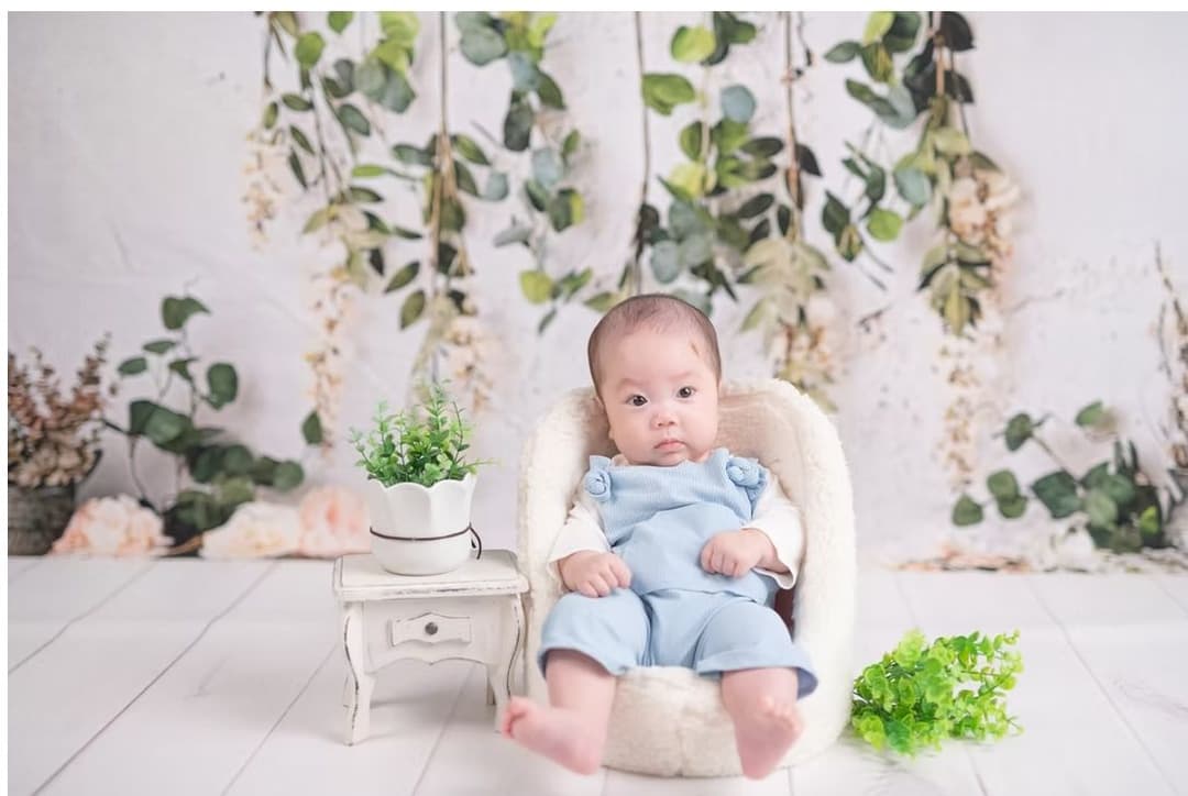 Botanical Garden scene - 100 days baby photography natural fresh