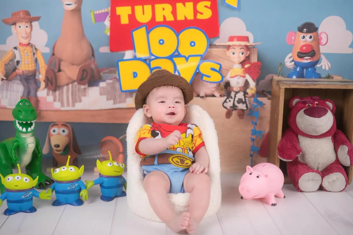 Baby 100 days photography Toy Story theme Hong Kong