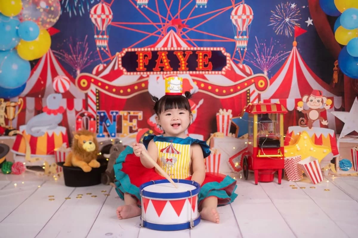 Cake smash first birthday photography circus theme Hong Kong
