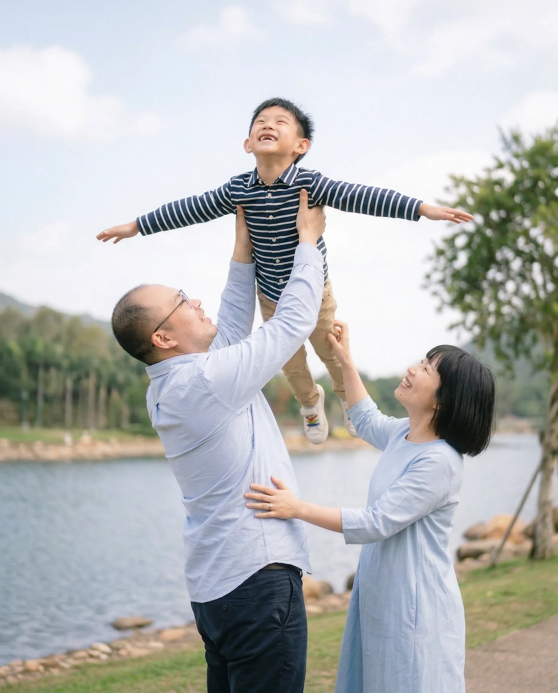 THIS FILM STUDIO Outdoor Family Photo 9 - Natural light family portrait