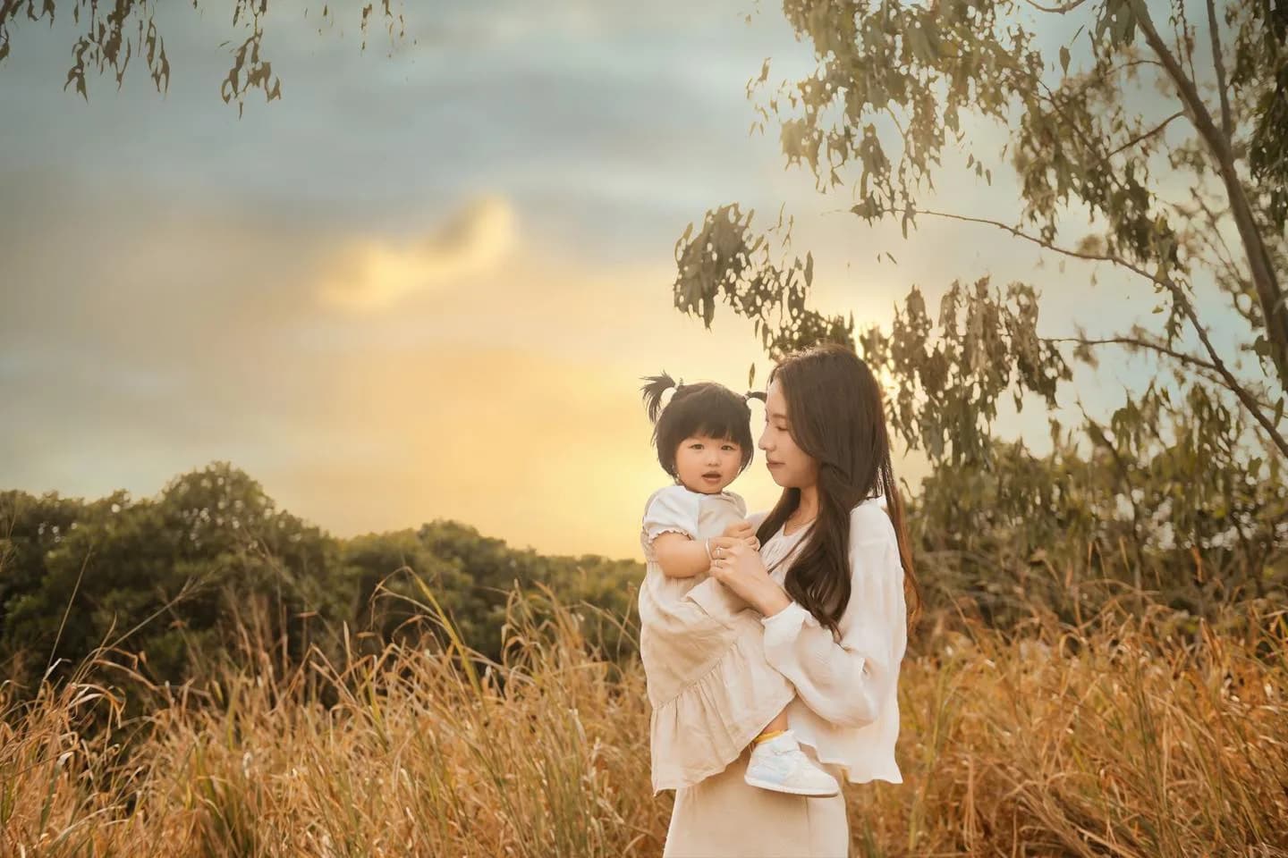 THIS FILM STUDIO Outdoor Family Photo 6 - Natural light family portrait