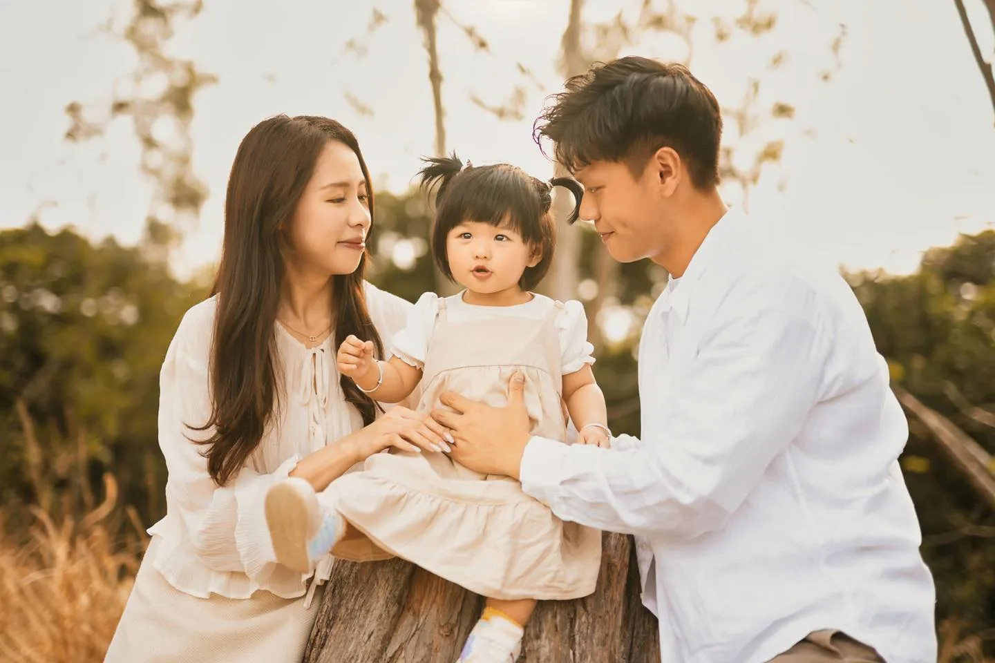 THIS FILM STUDIO Outdoor Family Photo 8 - Natural light family portrait