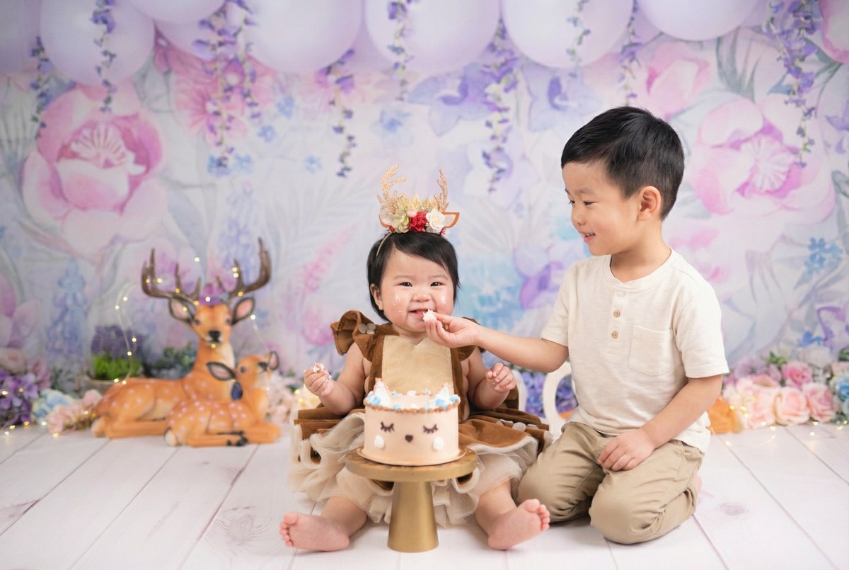 All-inclusive Cake Smash studio setup with cake, balloons and decorations