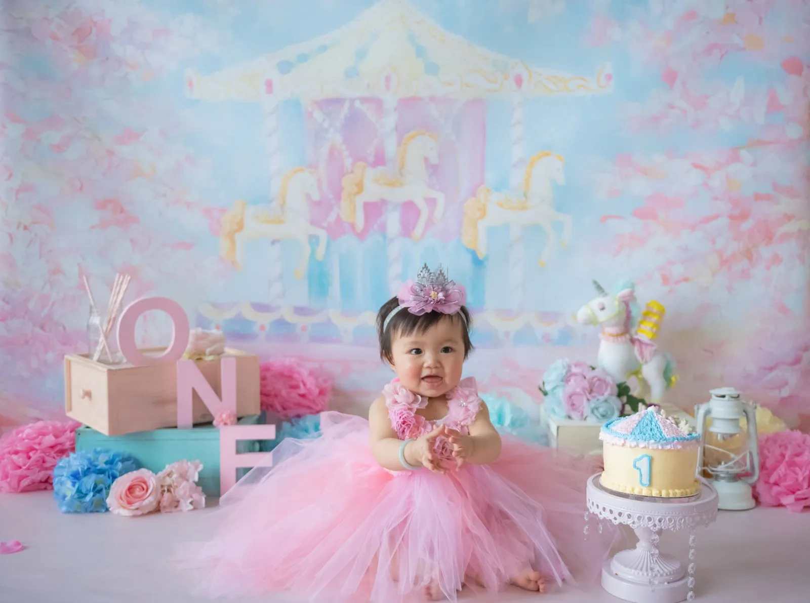 Cake Smash scene girl birthday decoration THIS FILM STUDIO
