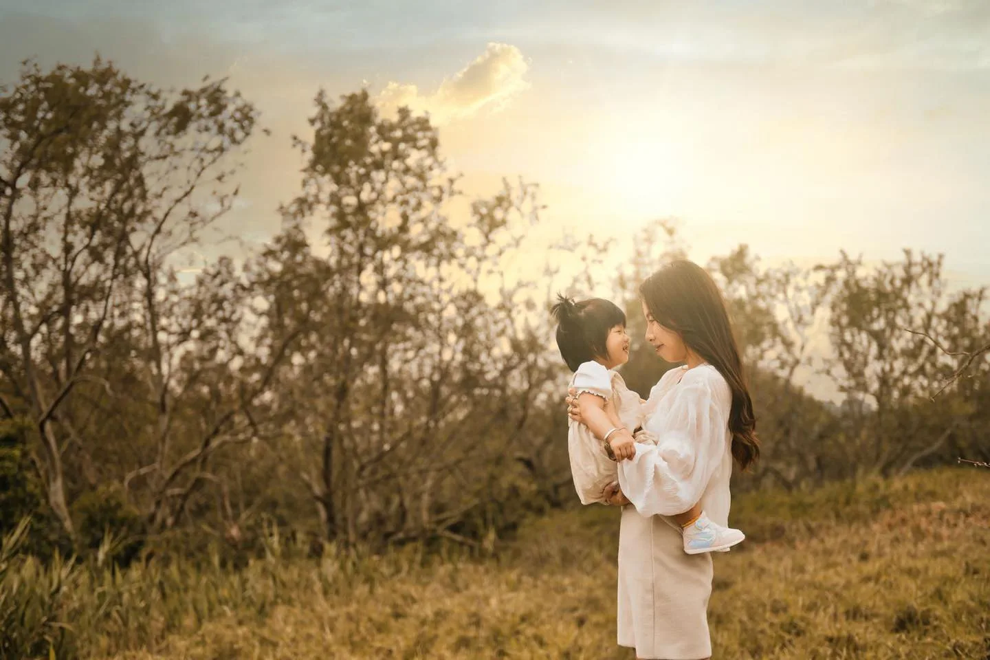 THIS FILM STUDIO Outdoor Family Photo 7 - Natural Light Family Portrait