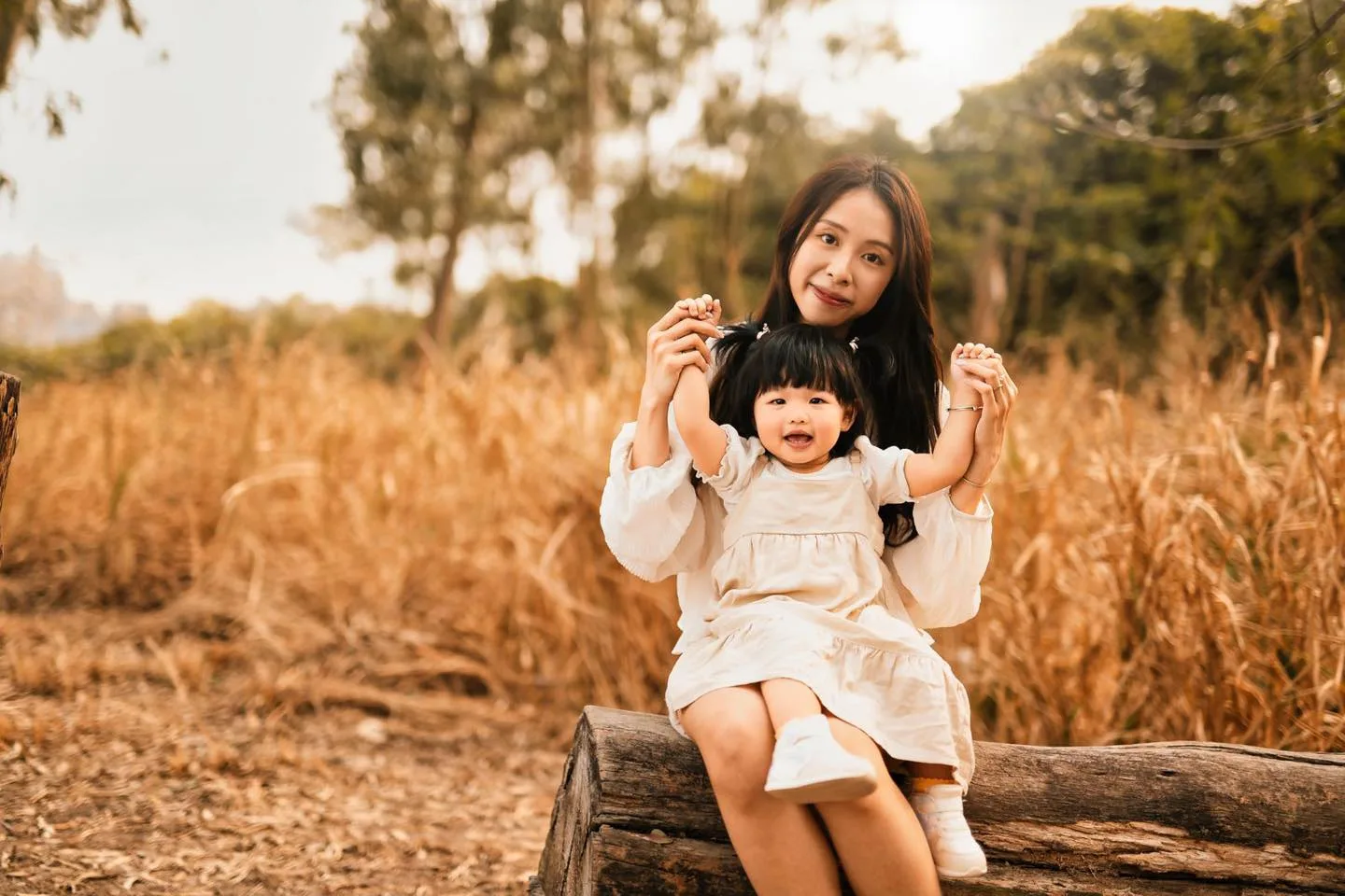 THIS FILM STUDIO Outdoor Family Photo 2 - Natural Light Family Portrait